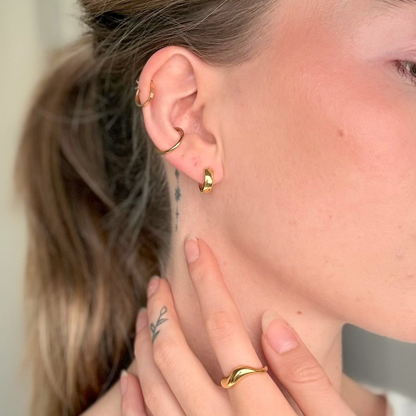 Wave og Chunky Sett: 2 ringer og 1 øredobb