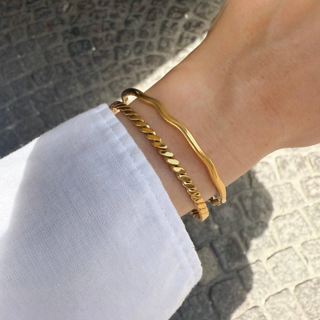 Twisted Bangle Armbånd Gullbelagt