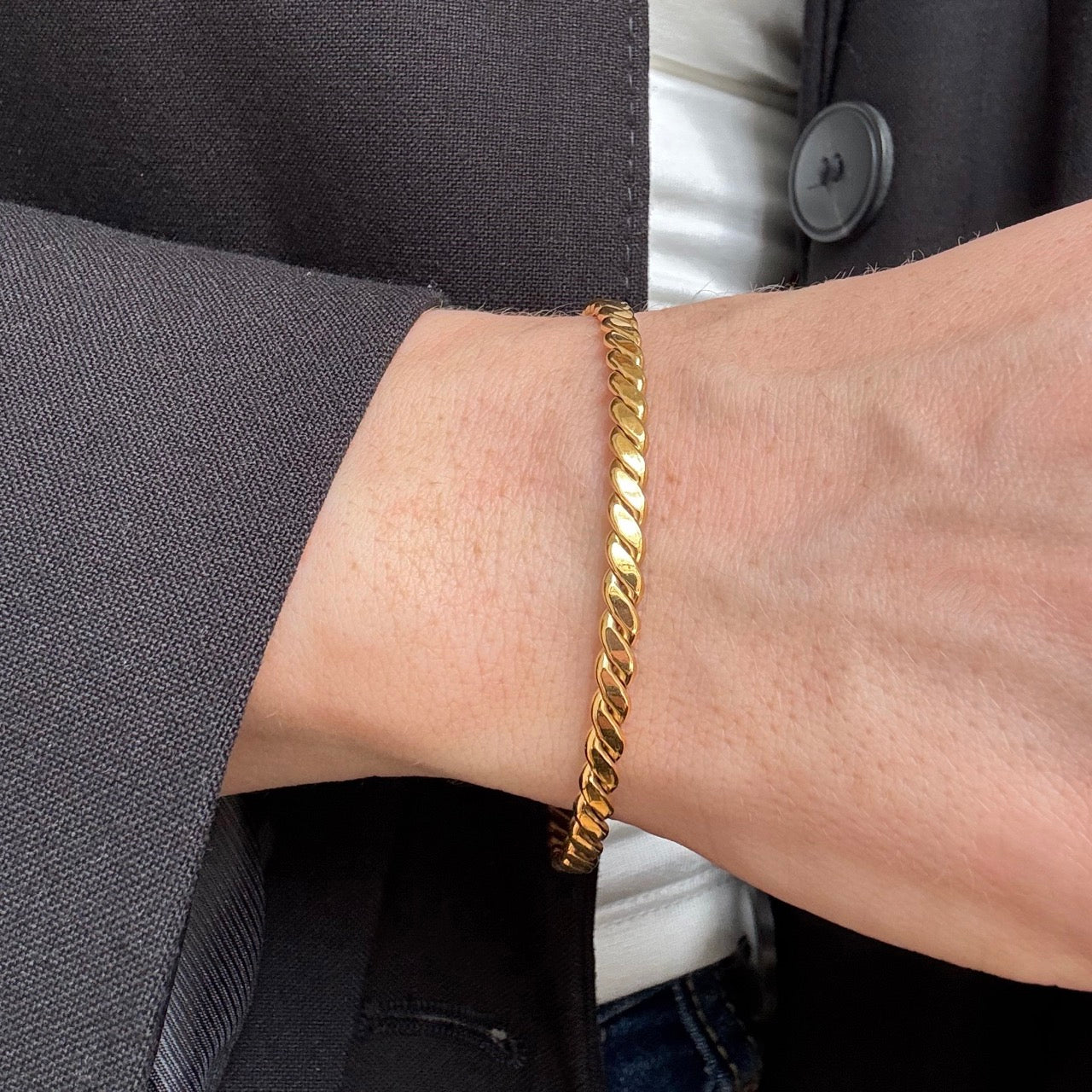 Twisted Bangle Armbånd Gullbelagt