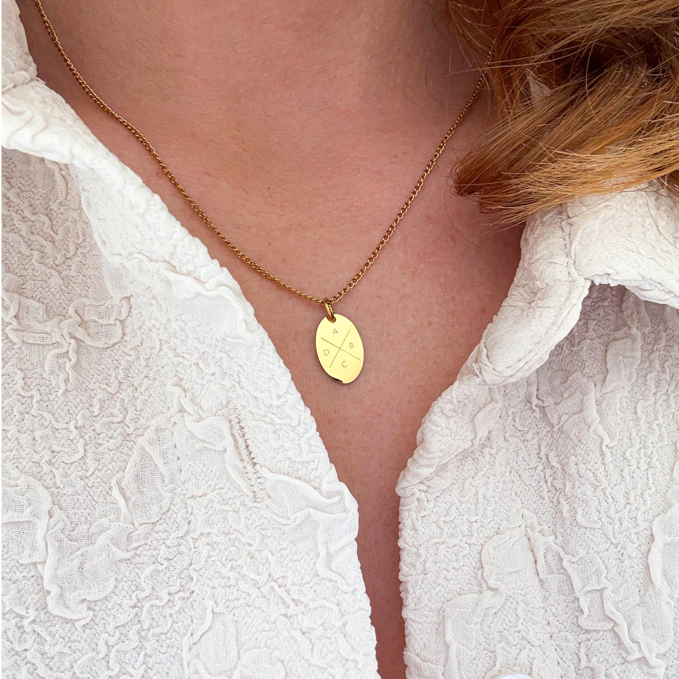 Inngravert ovalt Morsdag-halskjede