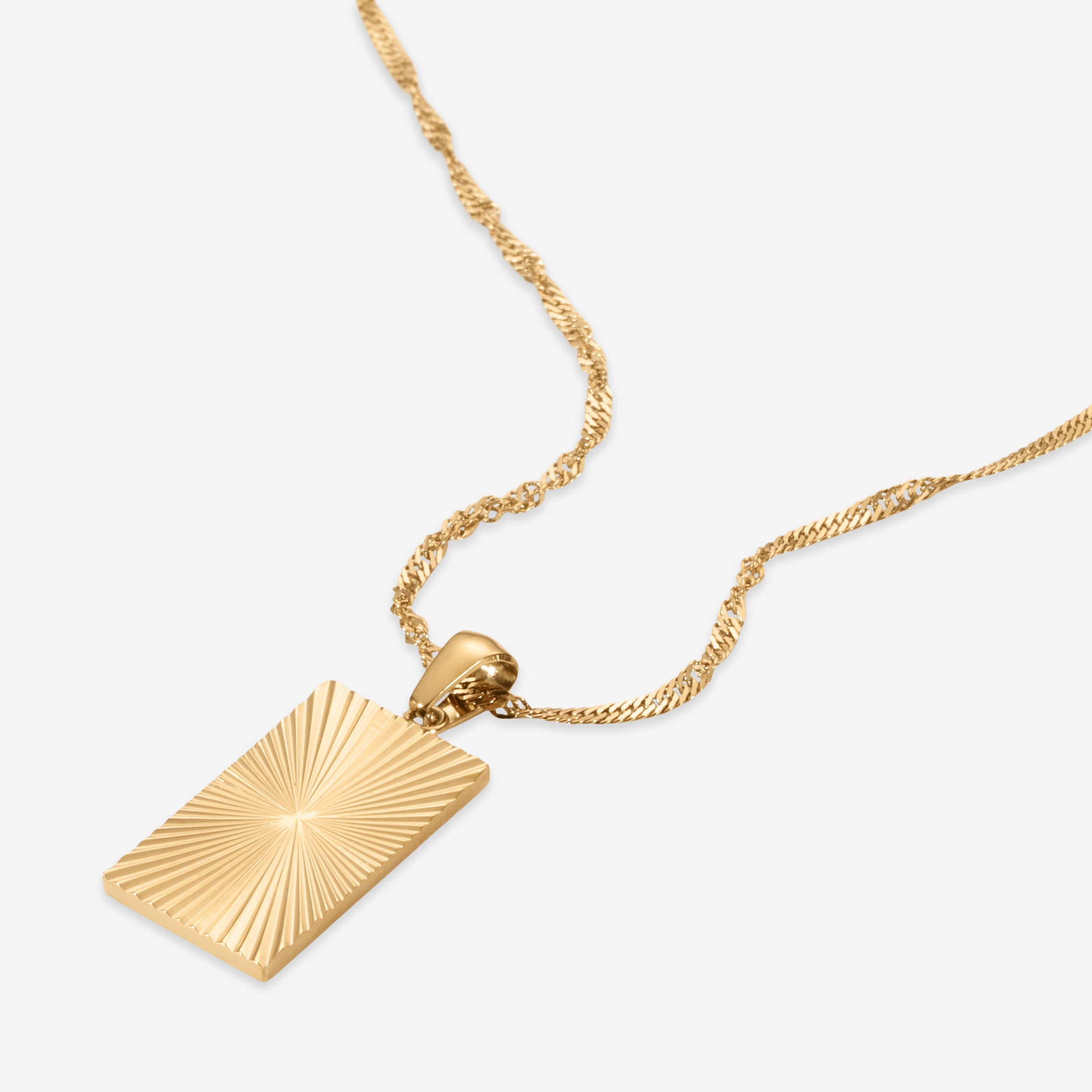 Halskjede med inngraverte initialer