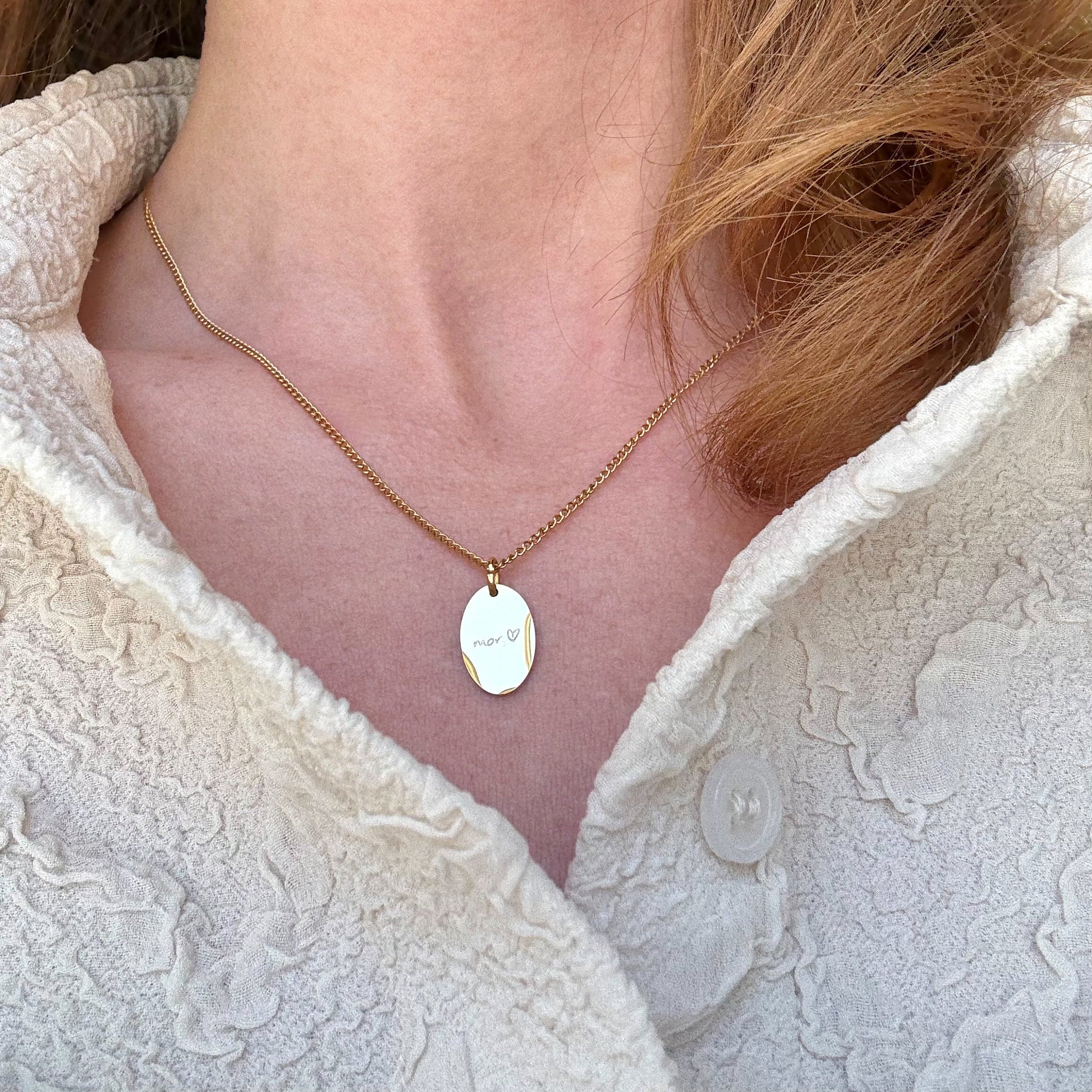 Inngravert ovalt Morsdag-halskjede