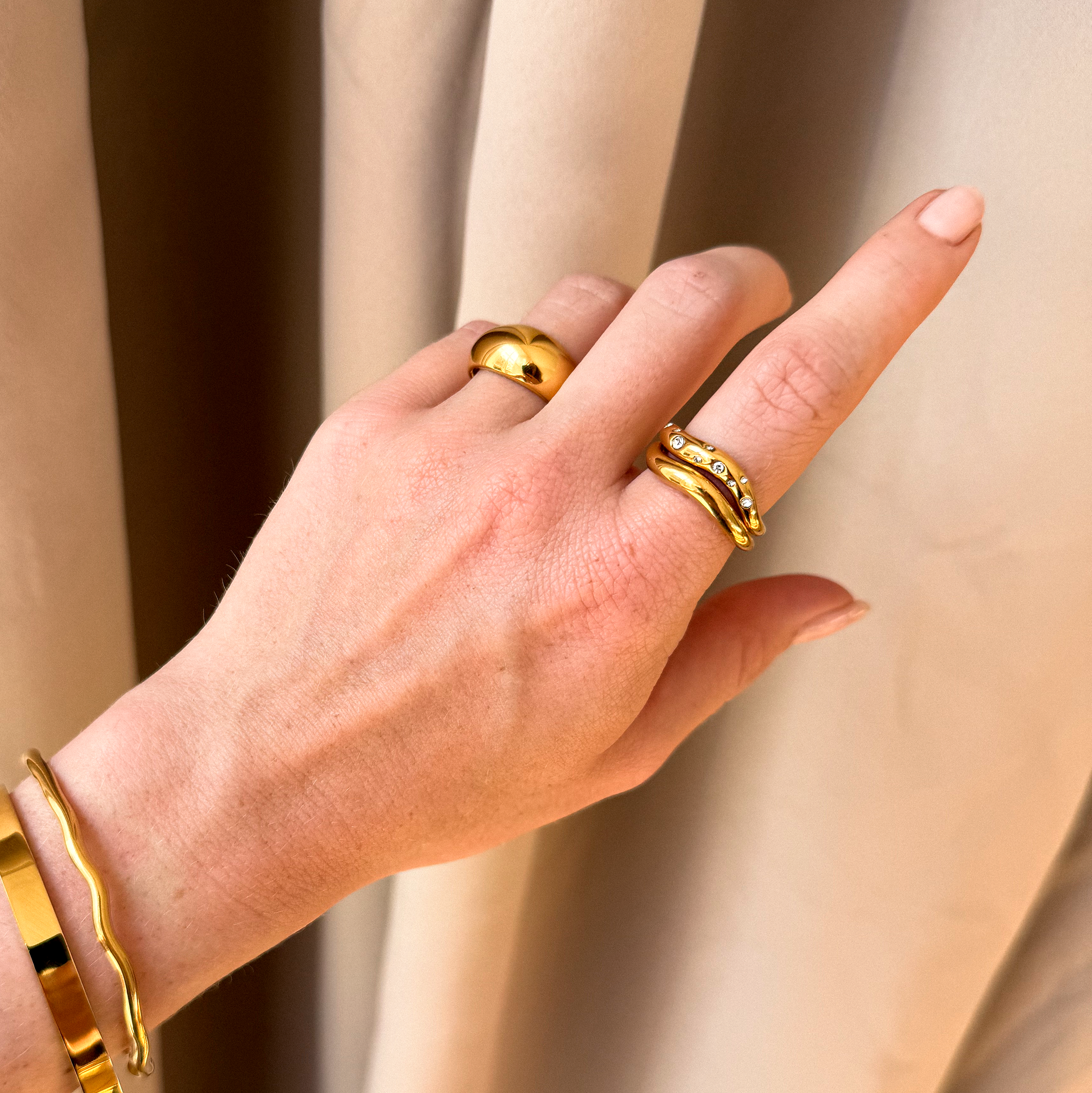 Wave Ring Stable
