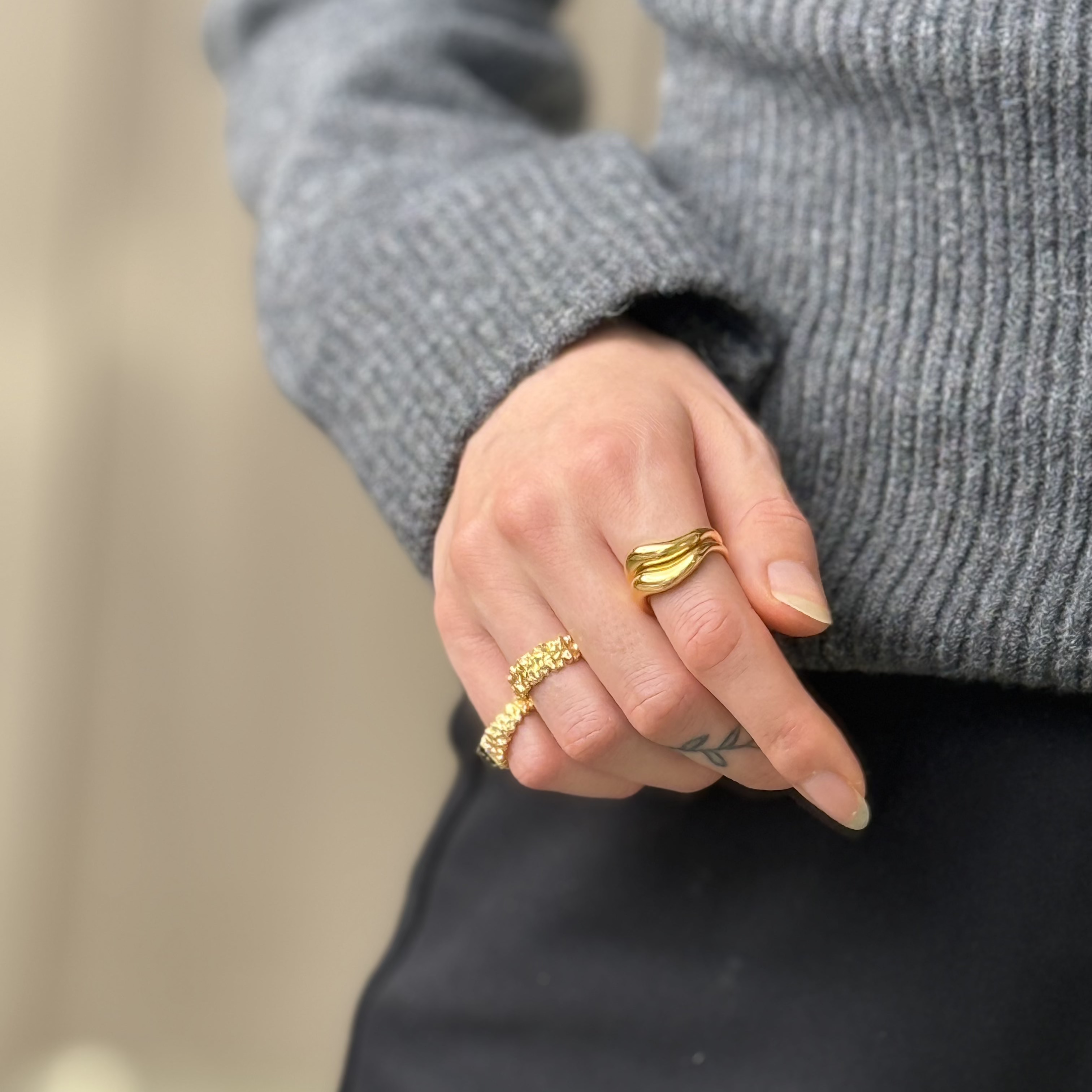 Ekko Wave Chunky Ring Gullbelagt