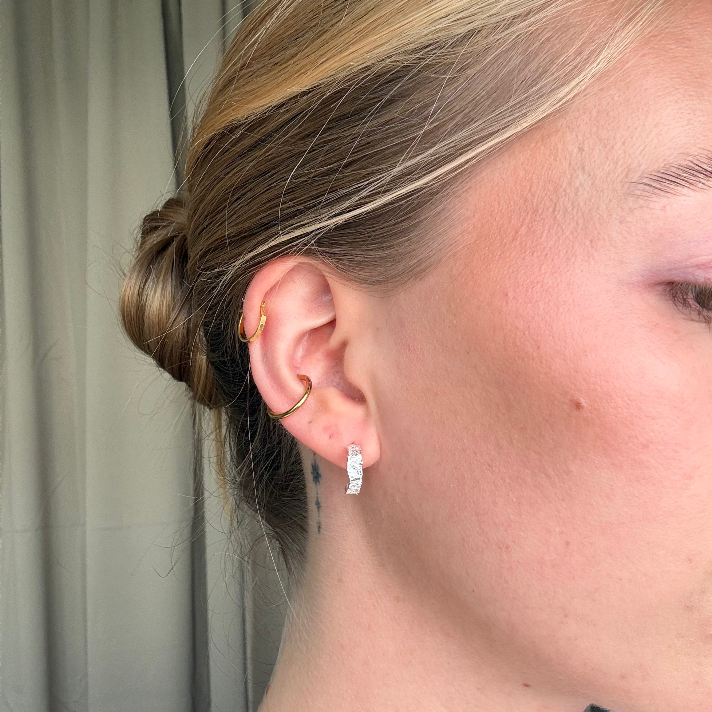 Hamret Bangle og Hoops Sølv Sett