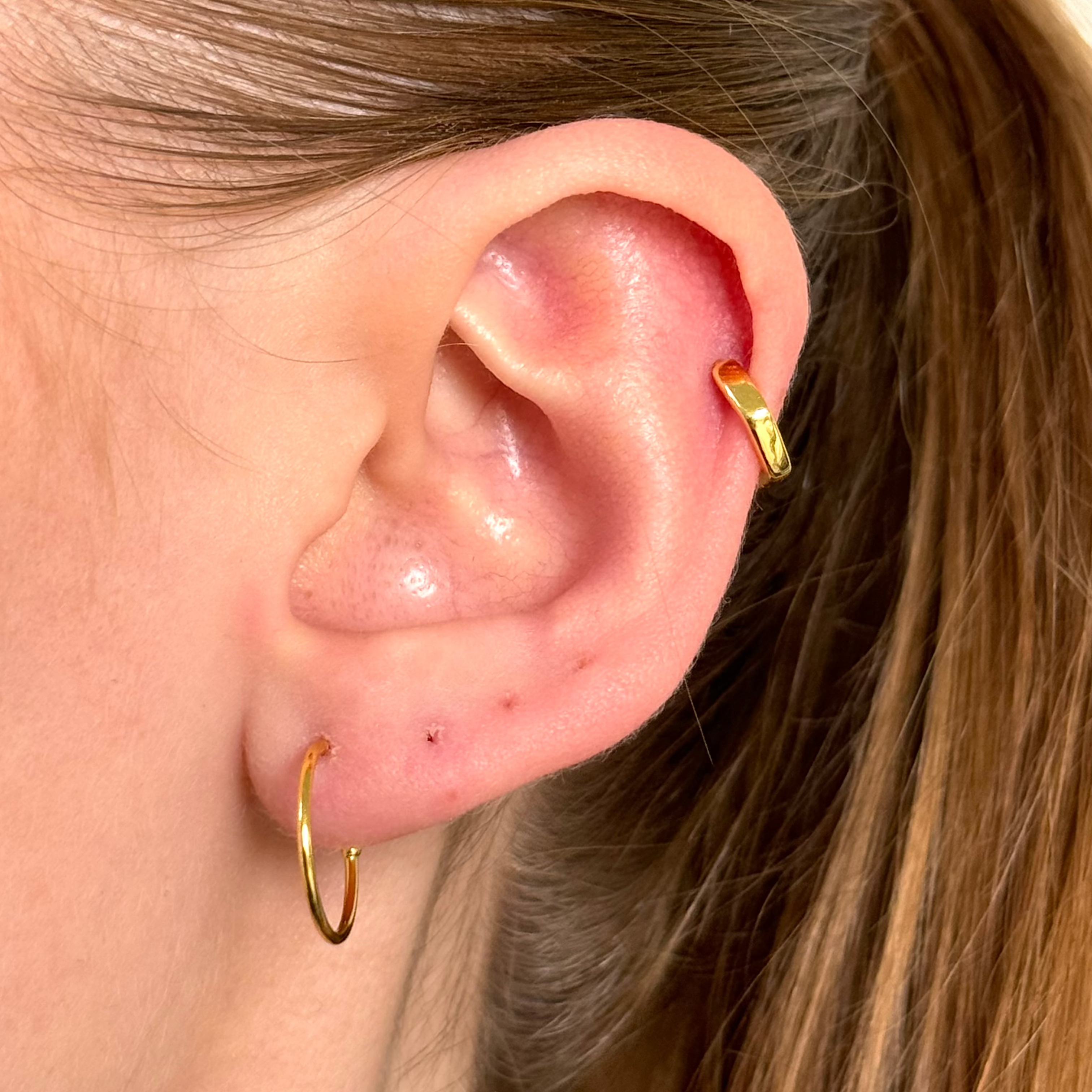 Hoop stud