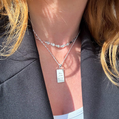 Snoet kæde med plade vedhæng