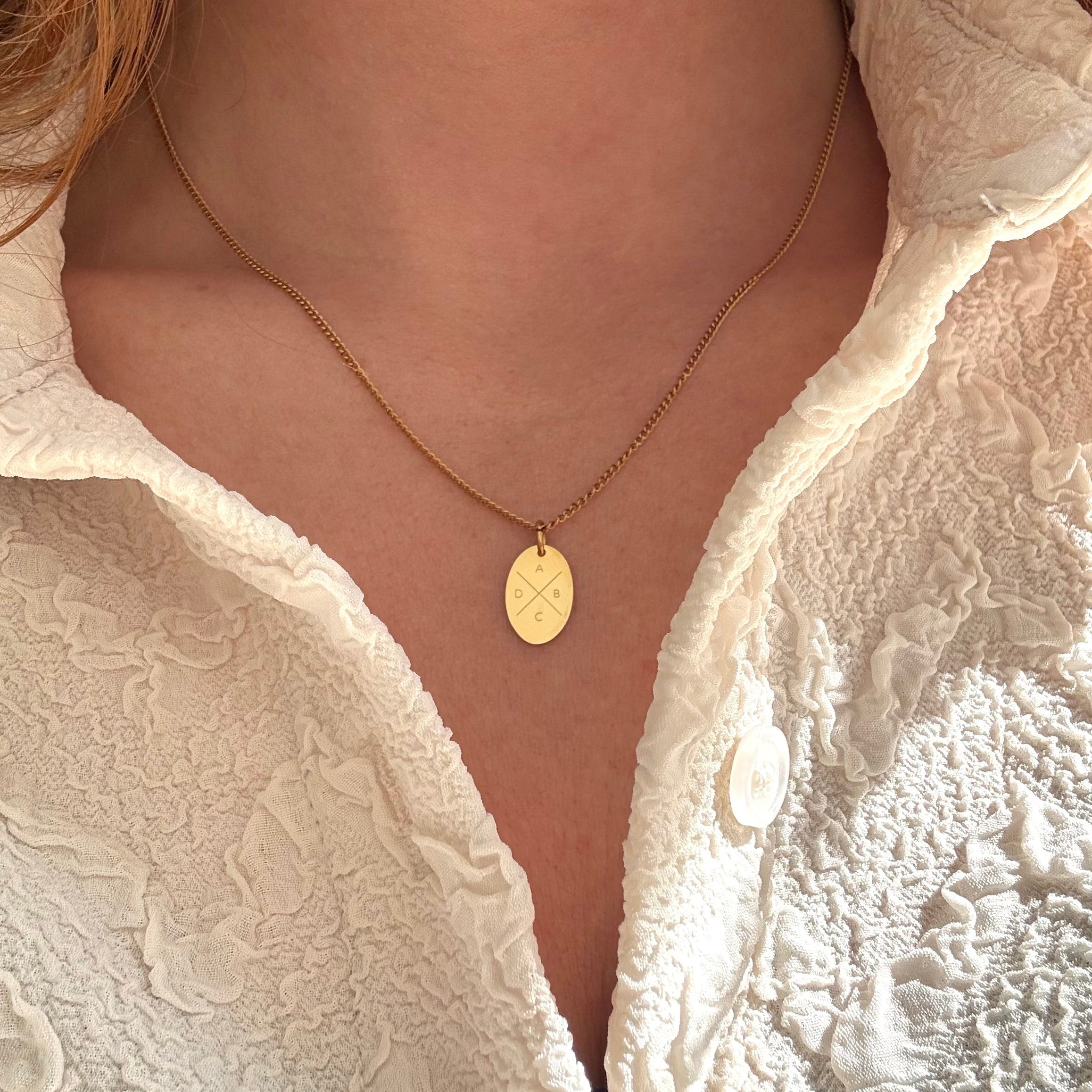 Inngravert ovalt Morsdag-halskjede