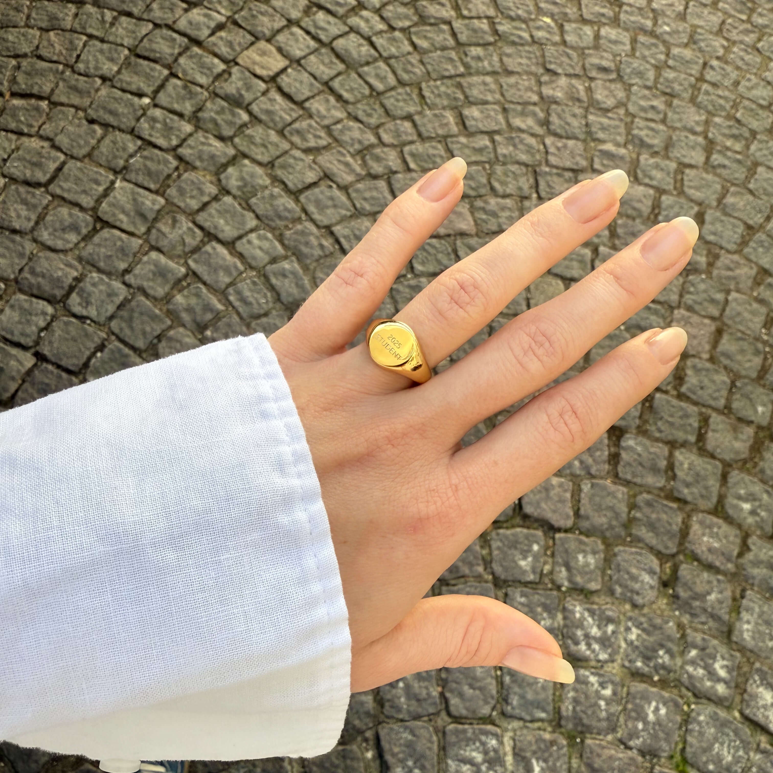 Klassisk ring m. gravering