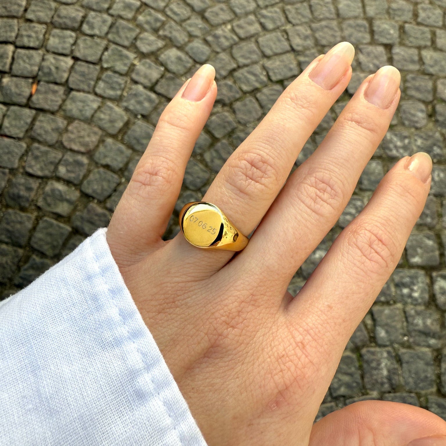 Inngravert fyrstikkfamilie-ring
