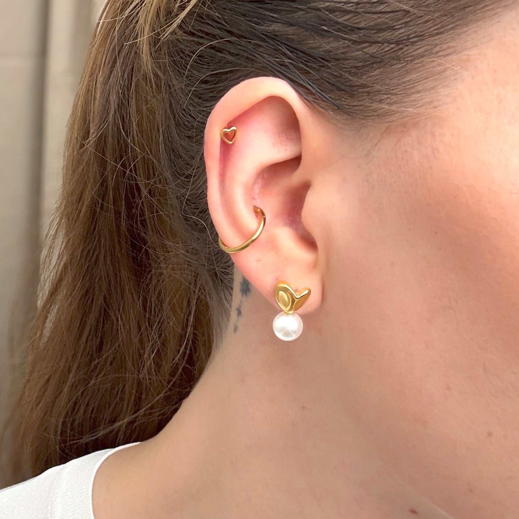 Klassisk ring m. gravering og perleørepynt-sett