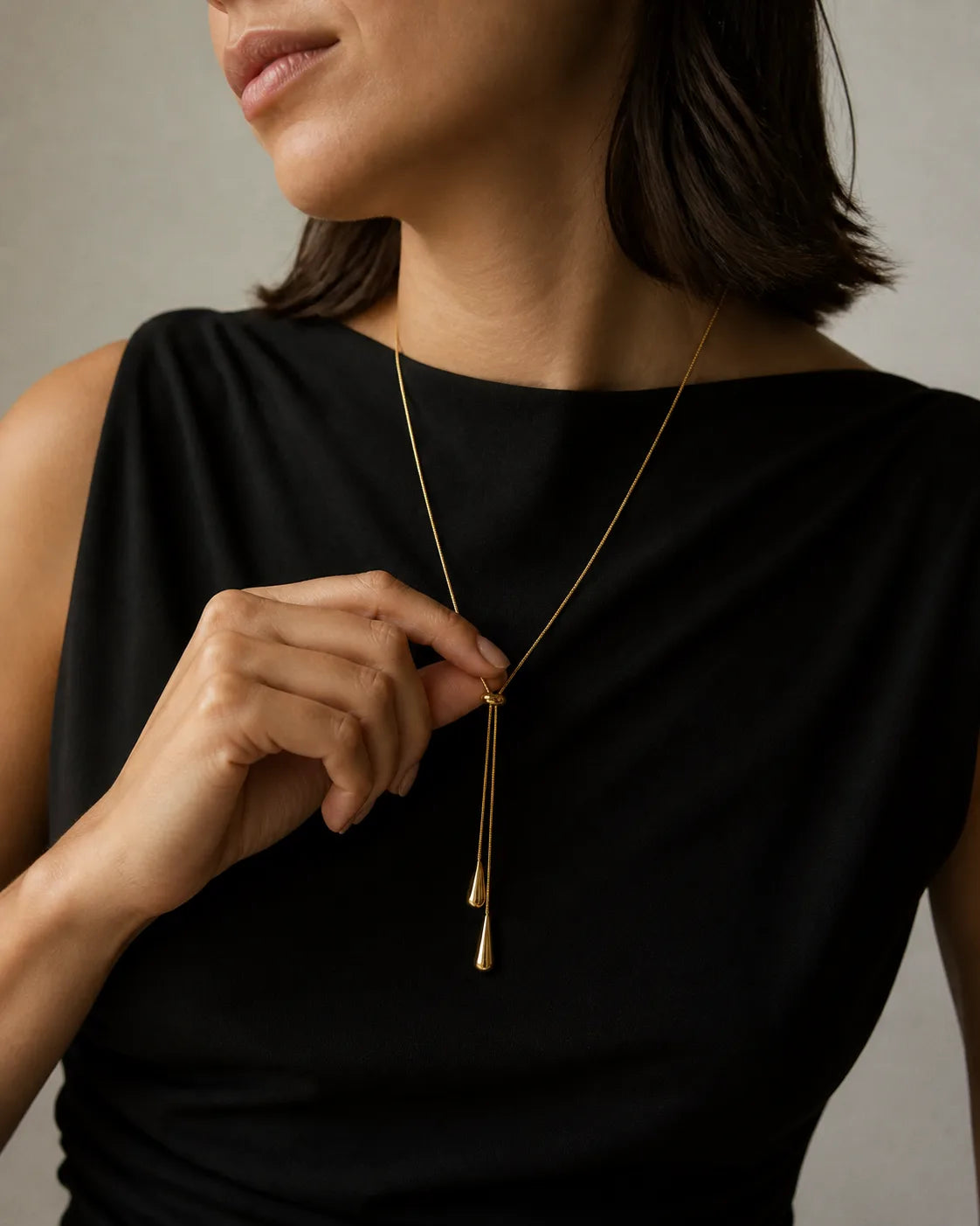 Lelafine-smykke stylet i en tidløs look